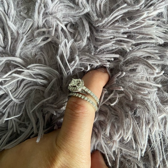 1.95 Diamond Ring Set designed by Vera Wang - Picture 3 of 5